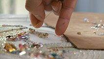 Documentaire 27 Rêve Embroidesign By Chengyenlee, broderie d'art, tableau, perles de cristal swarovski, créations, oeuvres, astrologie chinoise, thématiques artistiques, carrière d'artiste, découverte, résolution des rapports d'échelle, monde micro et macro, silence et parole, découverte et attachement, ce n'est pas la vie qui fait l'oeuvre mais l'oeuvre qui fait la vie, documentaire, réalité et idéal.