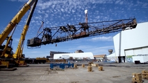 Grue noire, chantiers naval Dubigeon, Chantenay, Nantes, Etablissements Joseph Paris, Appareils de Levage et Ateliers et Chantiers de la Loire, armement navires, Prairie au Duc, grue marteau, ateliers de chaudronnerie, quai d'armement, flèche horizontale, roulement dyssymétrique, rails, Loire, bord de quai, portique, béton armé, titan, grutiers, titanier, engins de levage, tempête 1948, construite en 1942, mise en service en 1943, Patrimoine industriel, commission régionale des affaires culturelles des Pays de la Loire, île de Nantes, Trentemoult, Alain Cervelle, témoignage, restauration, patrimoine, monument historique, atelier, désamiantage, décontamination, extraction air, levage, oxydécoupage, soudage, pièce métallique, bridage, découpe, rivets, chalumeau, boulon, hangar, meulage, contreperçage, brossage, serrage, clé dynamométrique, abrasif recyclé, grenaillage, rivetage à chaud, alésage, marteau pneumatique, boulon injecté, résine, ragréage, scellement, passivation des aciers, mortier, gachage, refection, protection environnement, restauration patrimoniale, archivge, Direction du Patrimoine et de l'Archéologie, ville de Nantes, Nantes Métropole, Nuance Production, réalisation Patrice Paillard, septembre 2022.