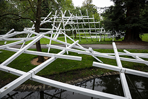 Johann Le Guillerm - Attraction, jardin des plantes, cirque, grand prix national du cirque, équilibre, forme, points de vue, mouvements, impermanence, objets, spectacle, sculptures, performance, espace public, practicien des points de vues, Nantes - 2019